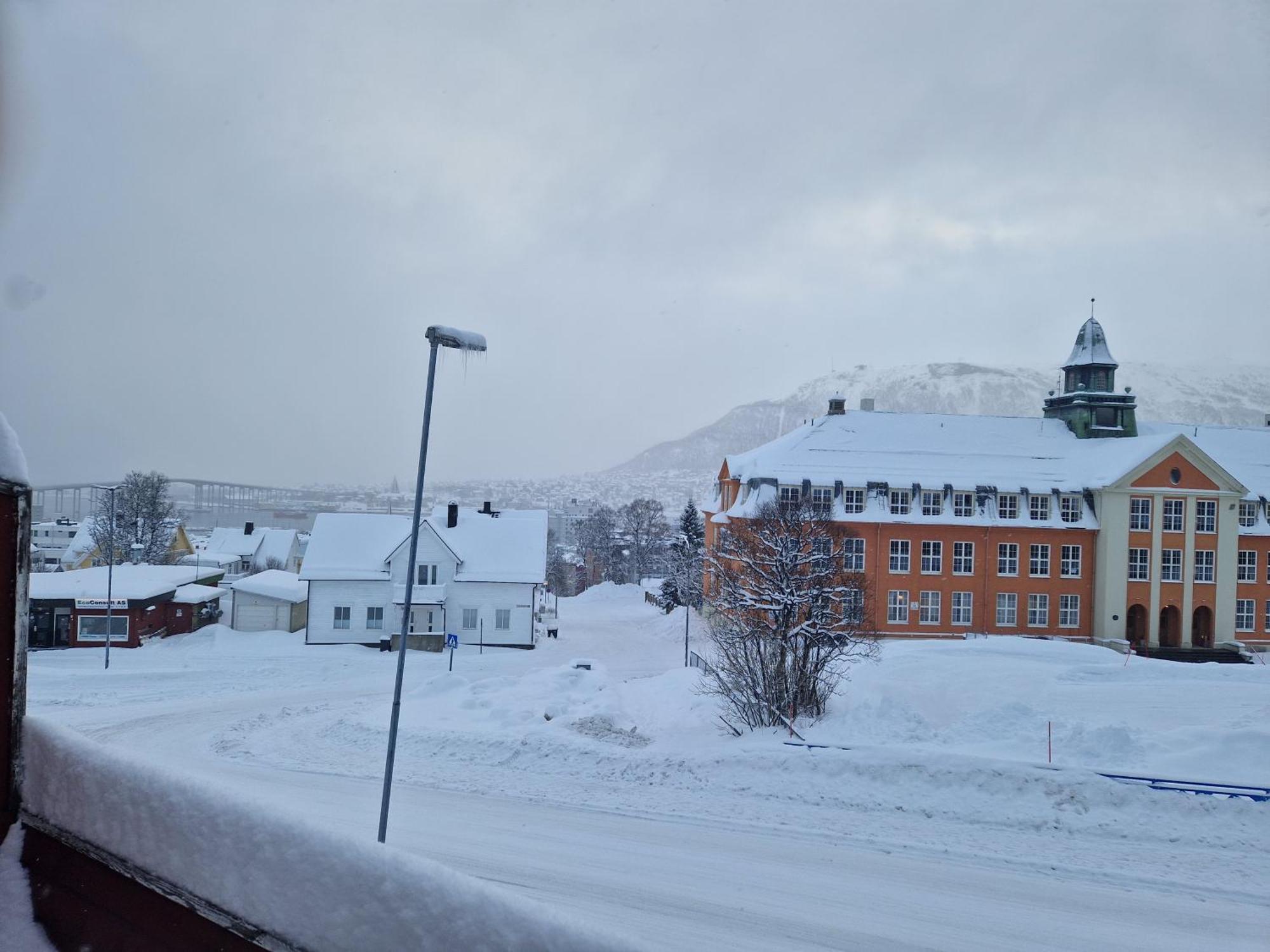 Semi-Detached House Downtown Apartment Tromso Exterior photo